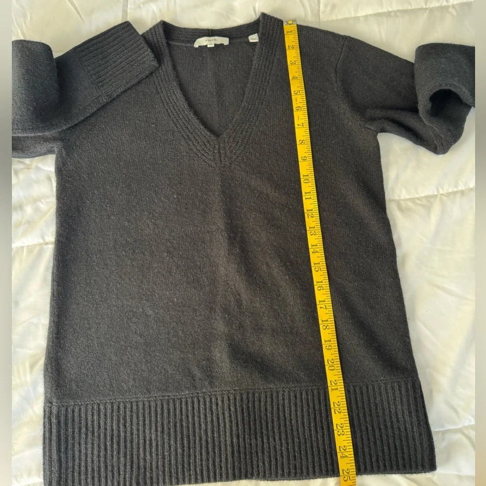 Vince 100% Cashmere V-Neck Sweater - Classic Black - Size XXS (Fits XS) - Picture 9 of 12